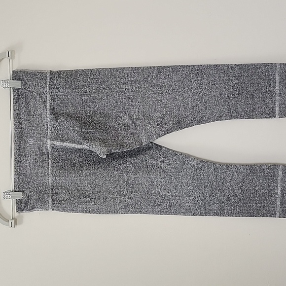 Lululemon Grey Cropped Wunder Under Leggings High Rise Size 6 - Picture 10 of 16